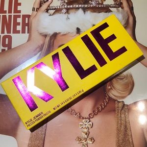 Kylie Summer Collection Pressed Powder Palette